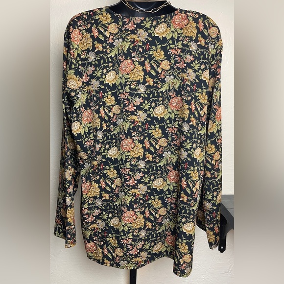 Seema Black Floral‎ Long Sleeve V- Neck Blouse - Picture 2 of 9